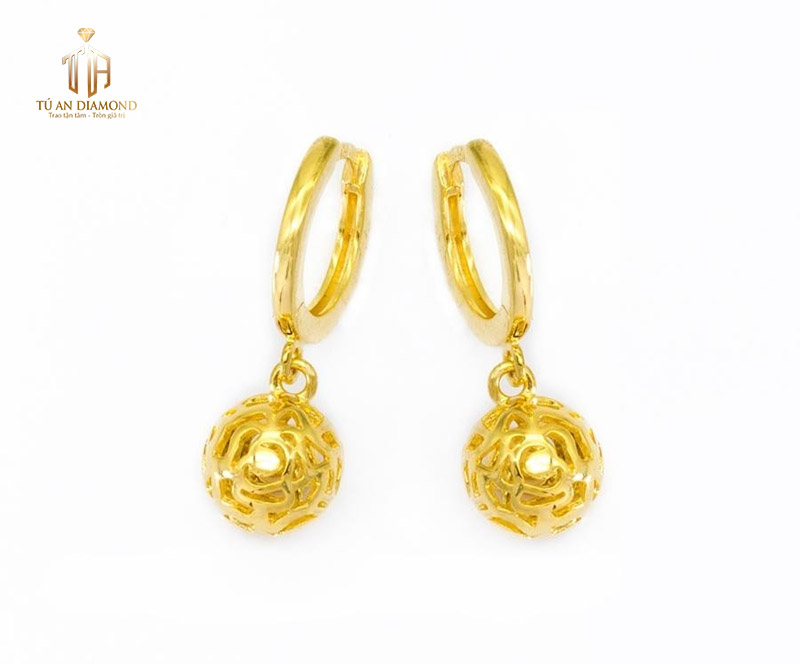 bong-tai-kim-cuong-tam-vang-18k